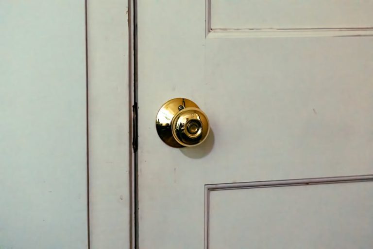 How to replace a door knob and lock