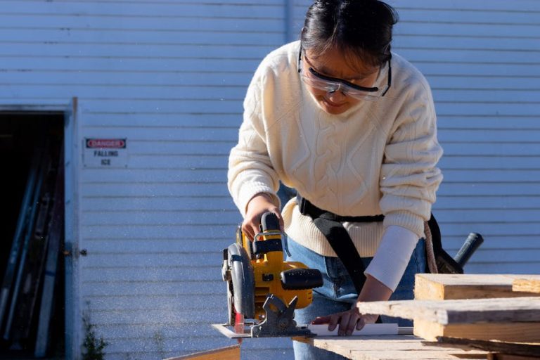 Best cordless reciprocating saws 2025