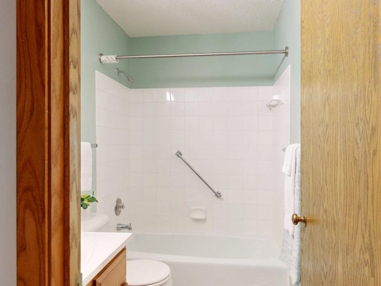 How to install grab bars in bathroom